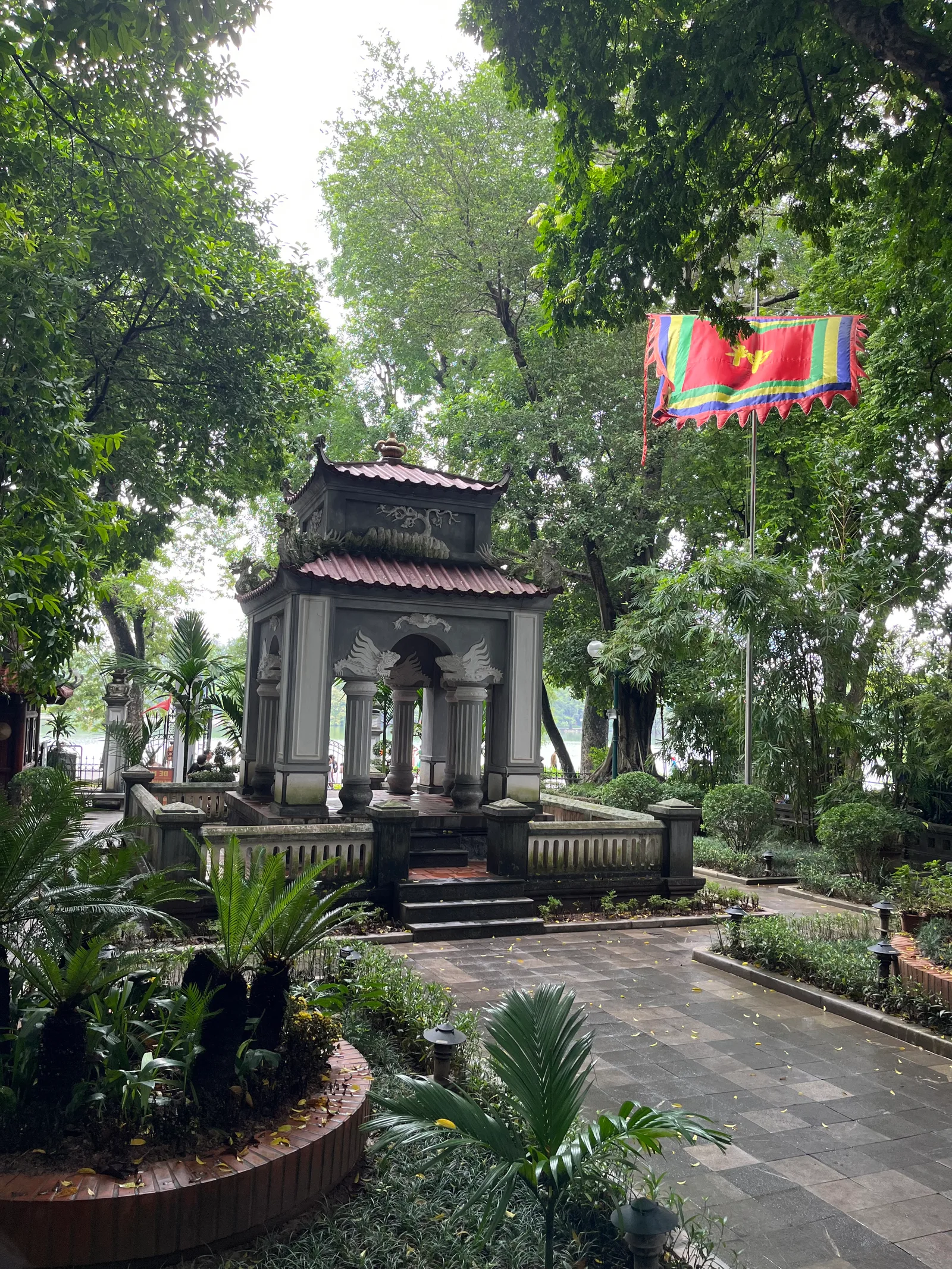 Main view at King Le Thai To's Temple Hanoi — travel photo
