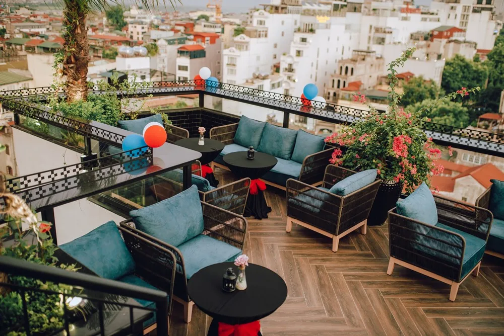 Lighthouse Sky Bar — romantic guide Hanoi