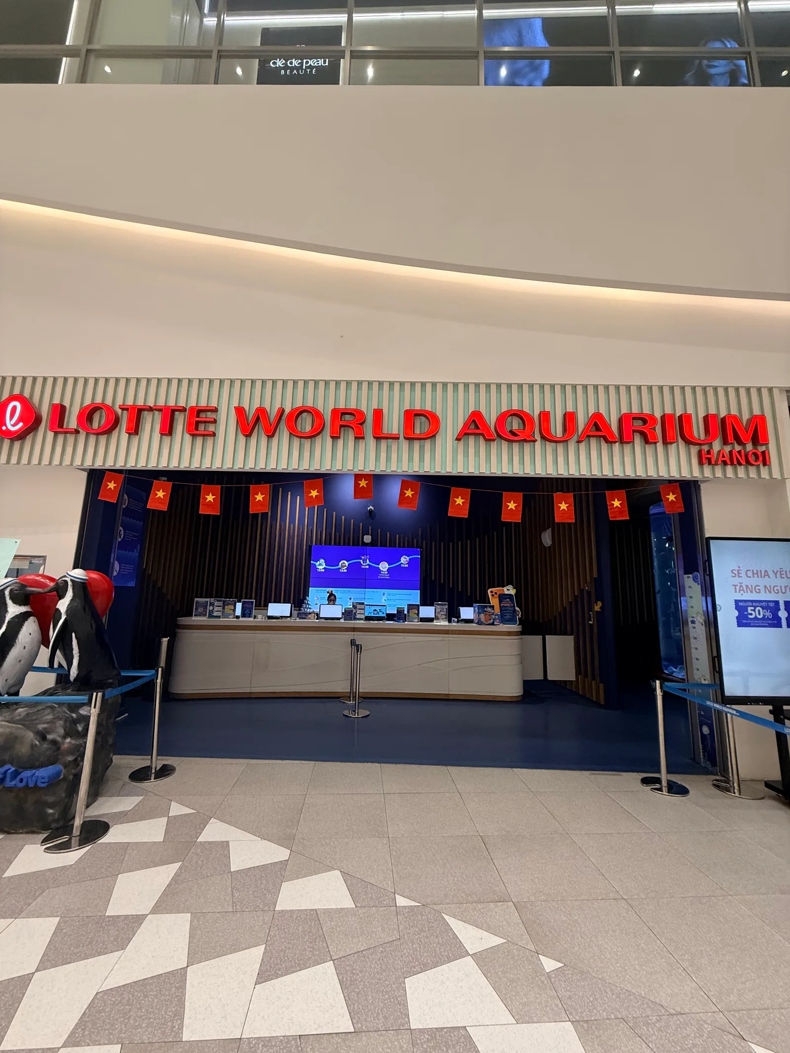 Details at Lotte World Aquarium Hà Nội Hanoi — travel photo