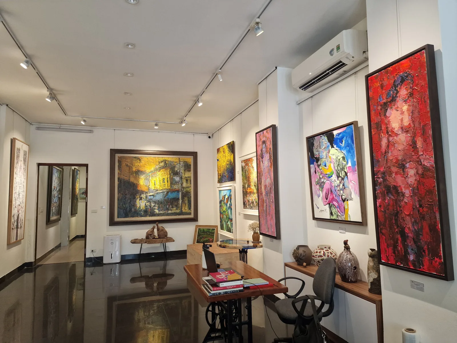 Main view at Nguyen Art Gallery Hanoi — travel photo