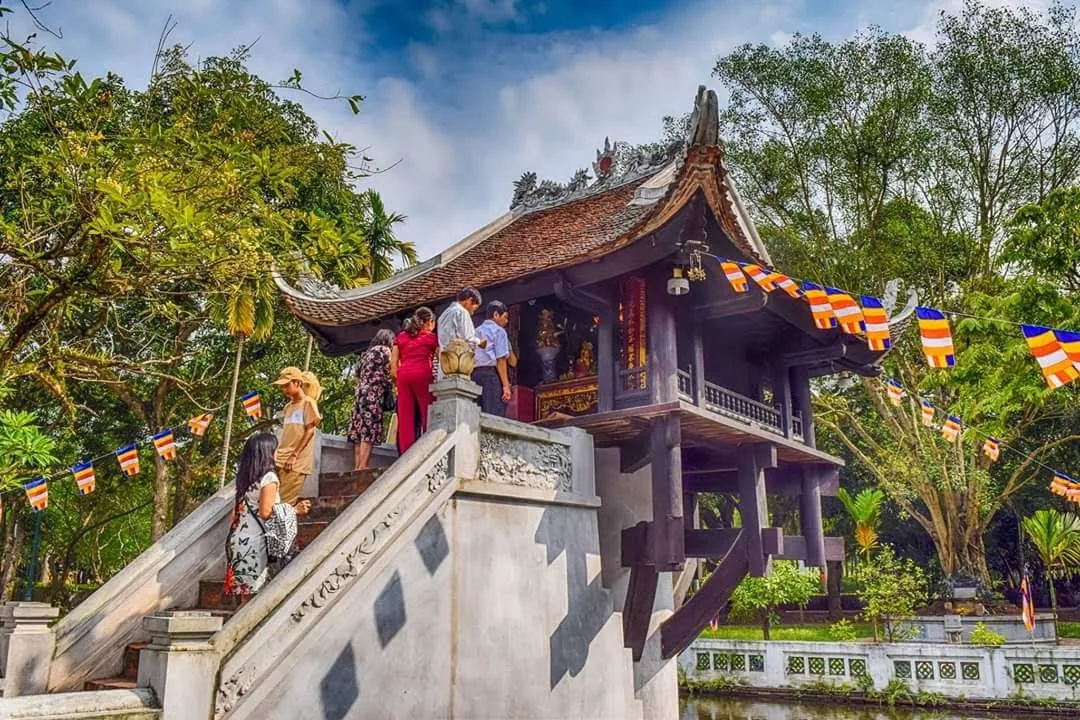 Main view at One Pillar Pagoda Hanoi — travel photo