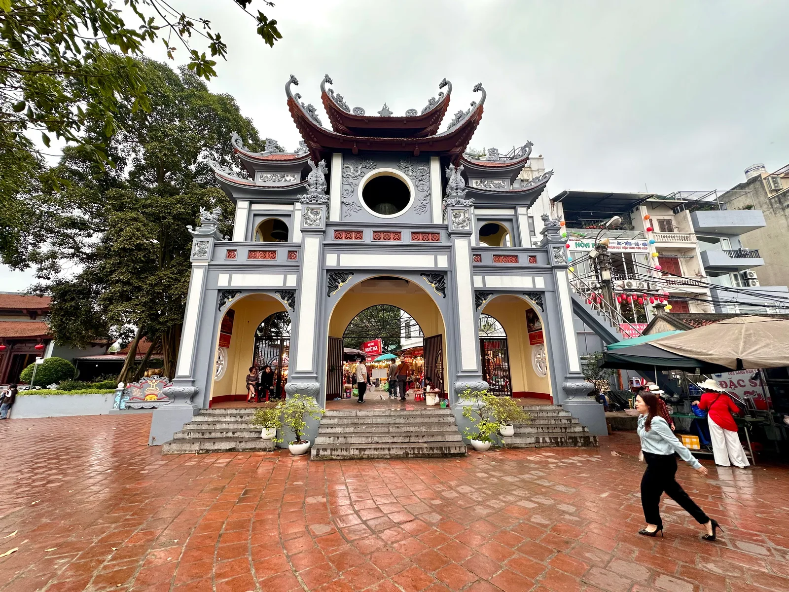 Main view at Phủ Tây Hồ Hanoi — travel photo