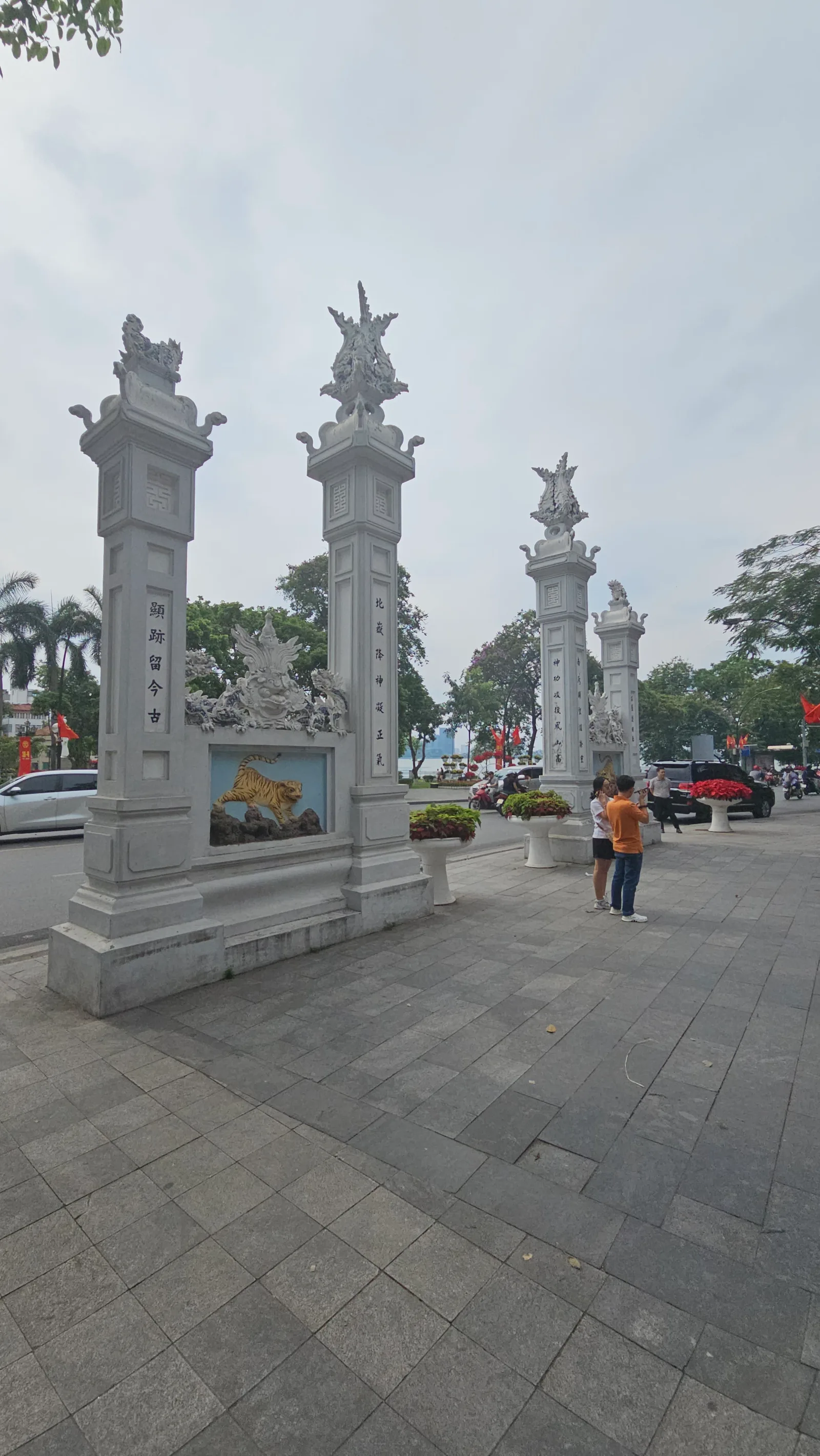 Details at Quan Thanh Temple Hanoi — travel photo
