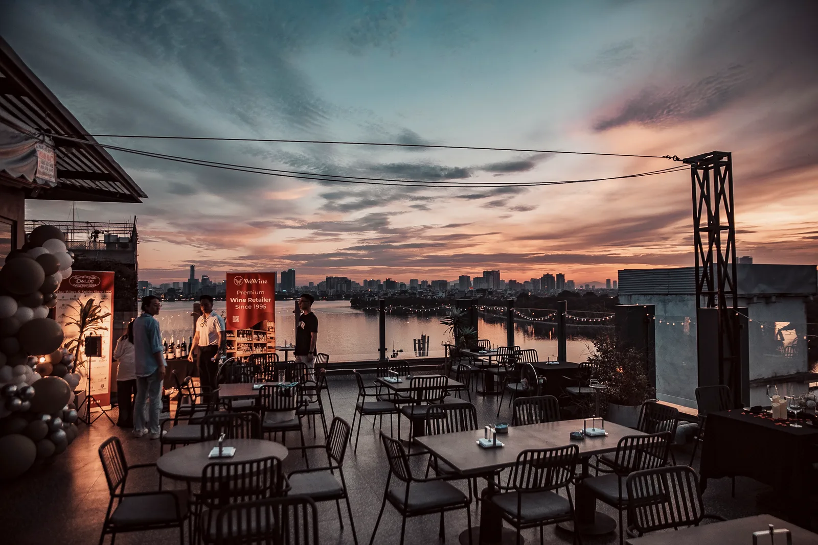 SkyOn9 Rooftop Westlake — romantic guide Hanoi