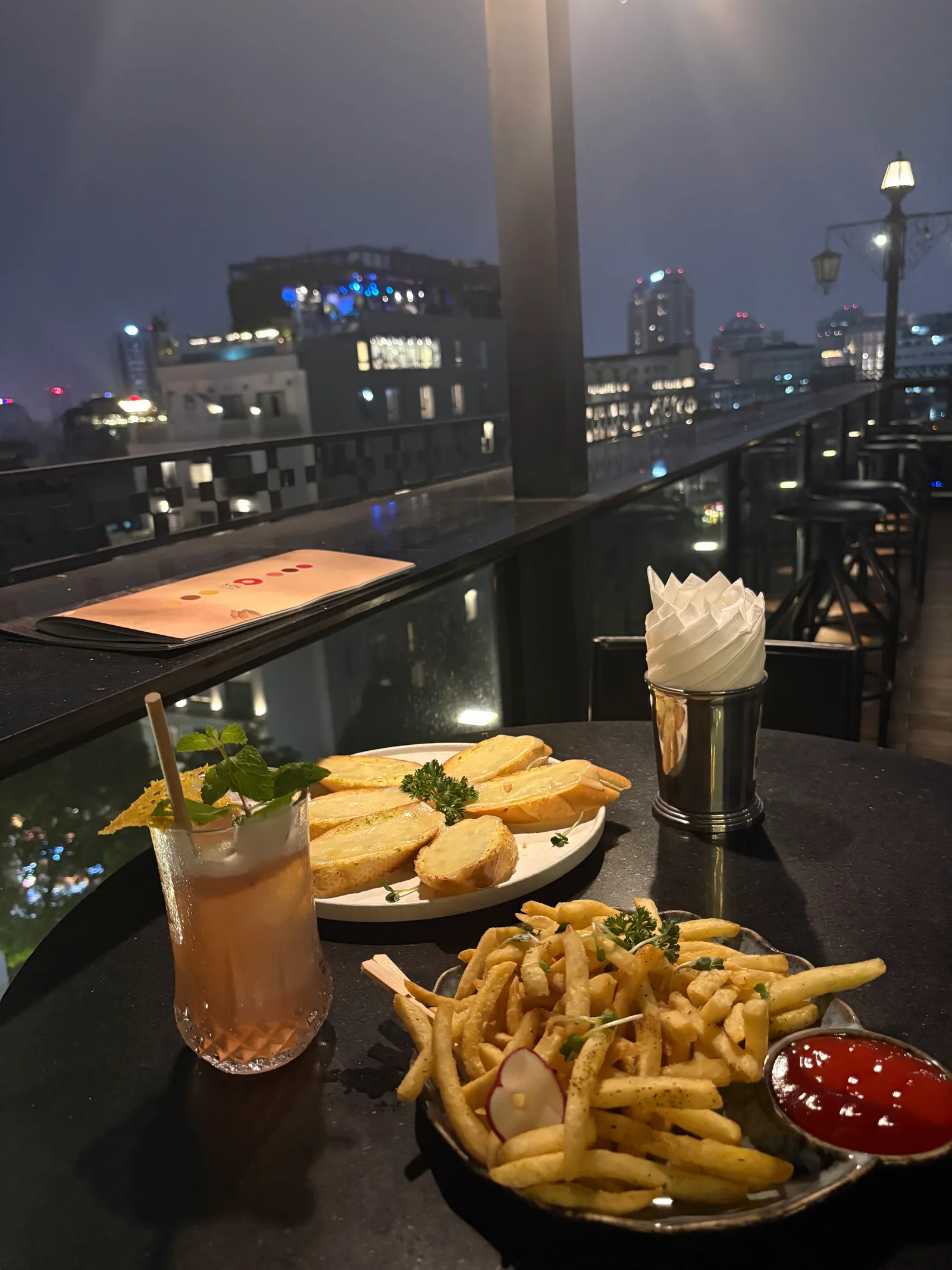Main view at SOL SKY BAR Hanoi — travel photo