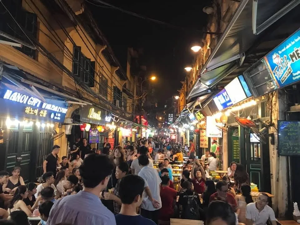 Atmosphere at Ta Hien Beer Street Hanoi — travel photo