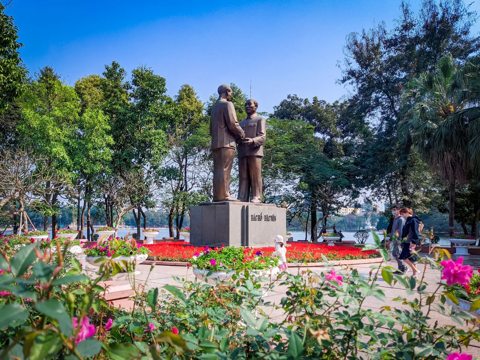 Atmosphere at Thong Nhat Park Hanoi — travel photo