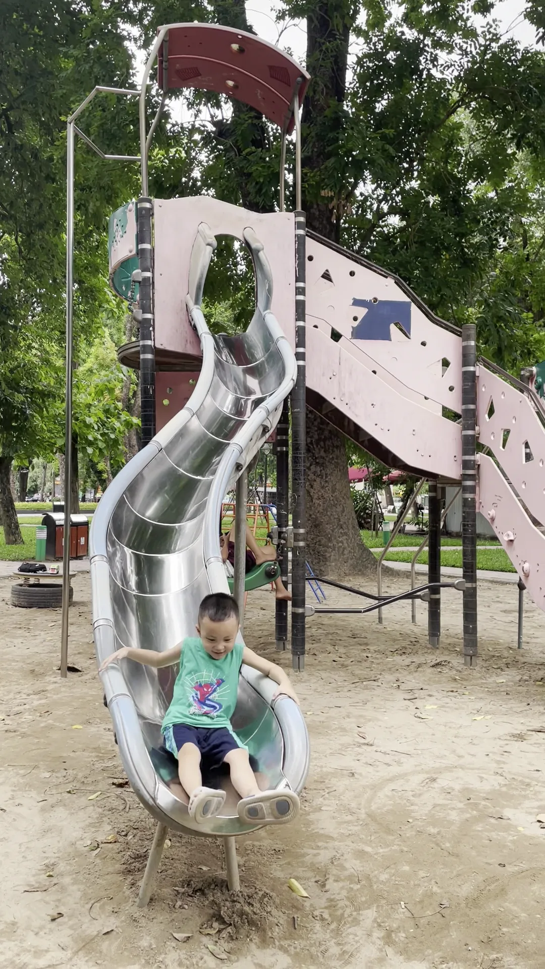 Thong Nhat Park — family guide Hanoi