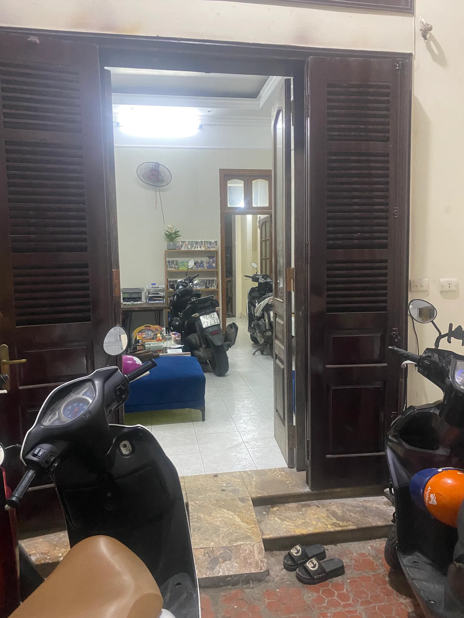 Details at Vivumotor Motorbike Rental Hanoi - Thuê Xe Máy Hà Nội Vivumotor Hanoi — travel photo