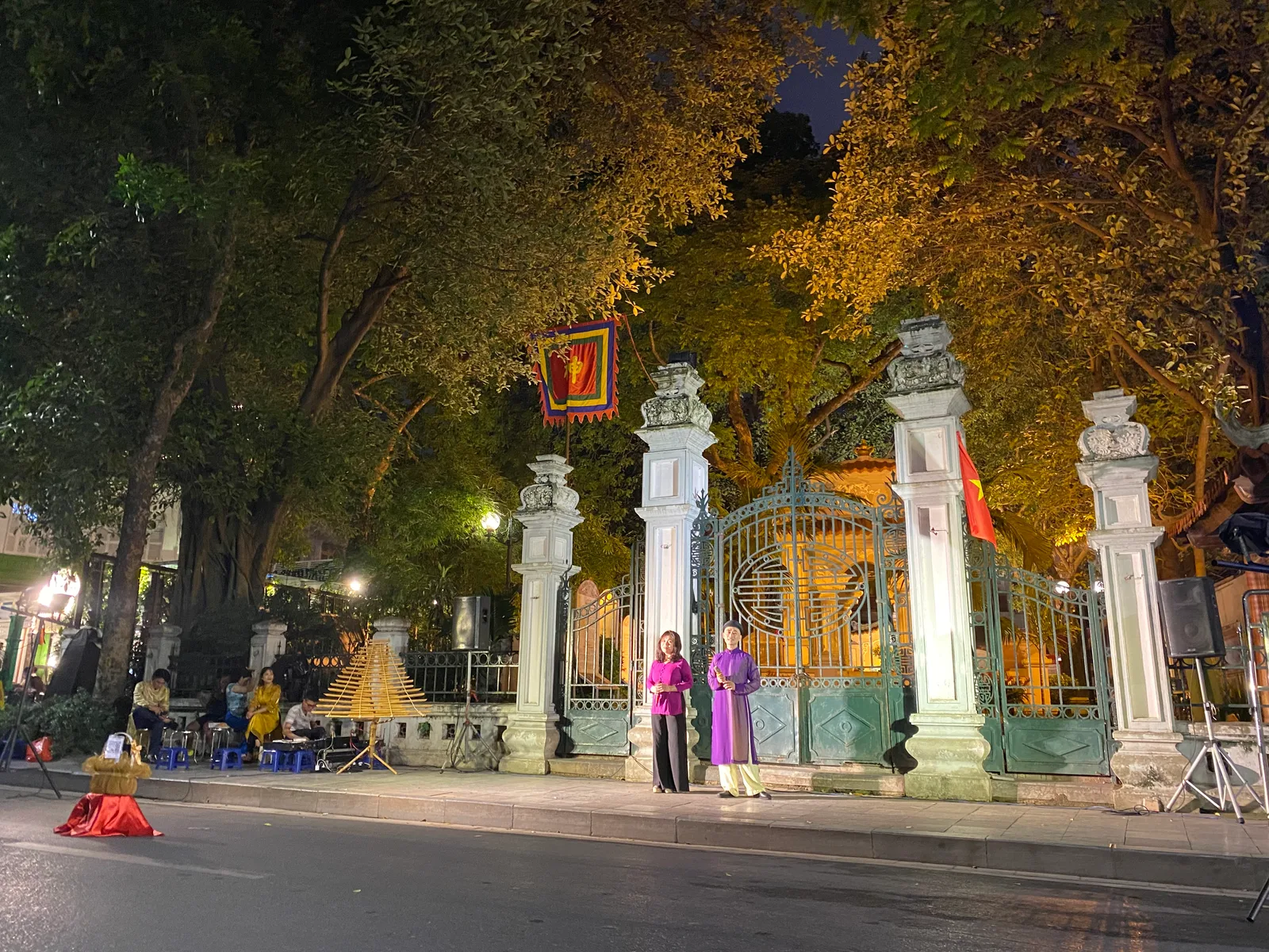 Main view at Weekend Walking Street Hanoi — travel photo