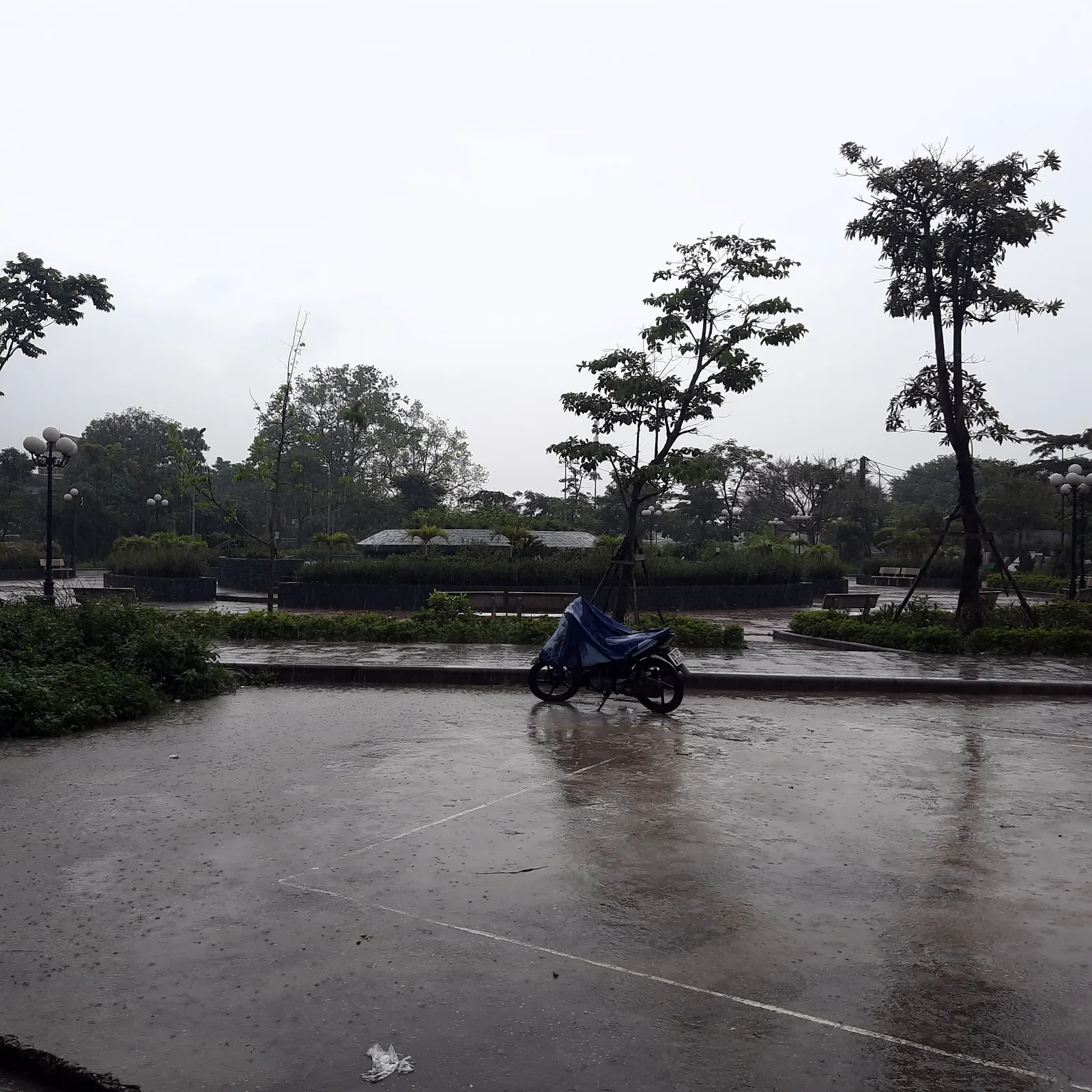 Atmosphere at Xuân Trạch Park Hanoi — travel photo