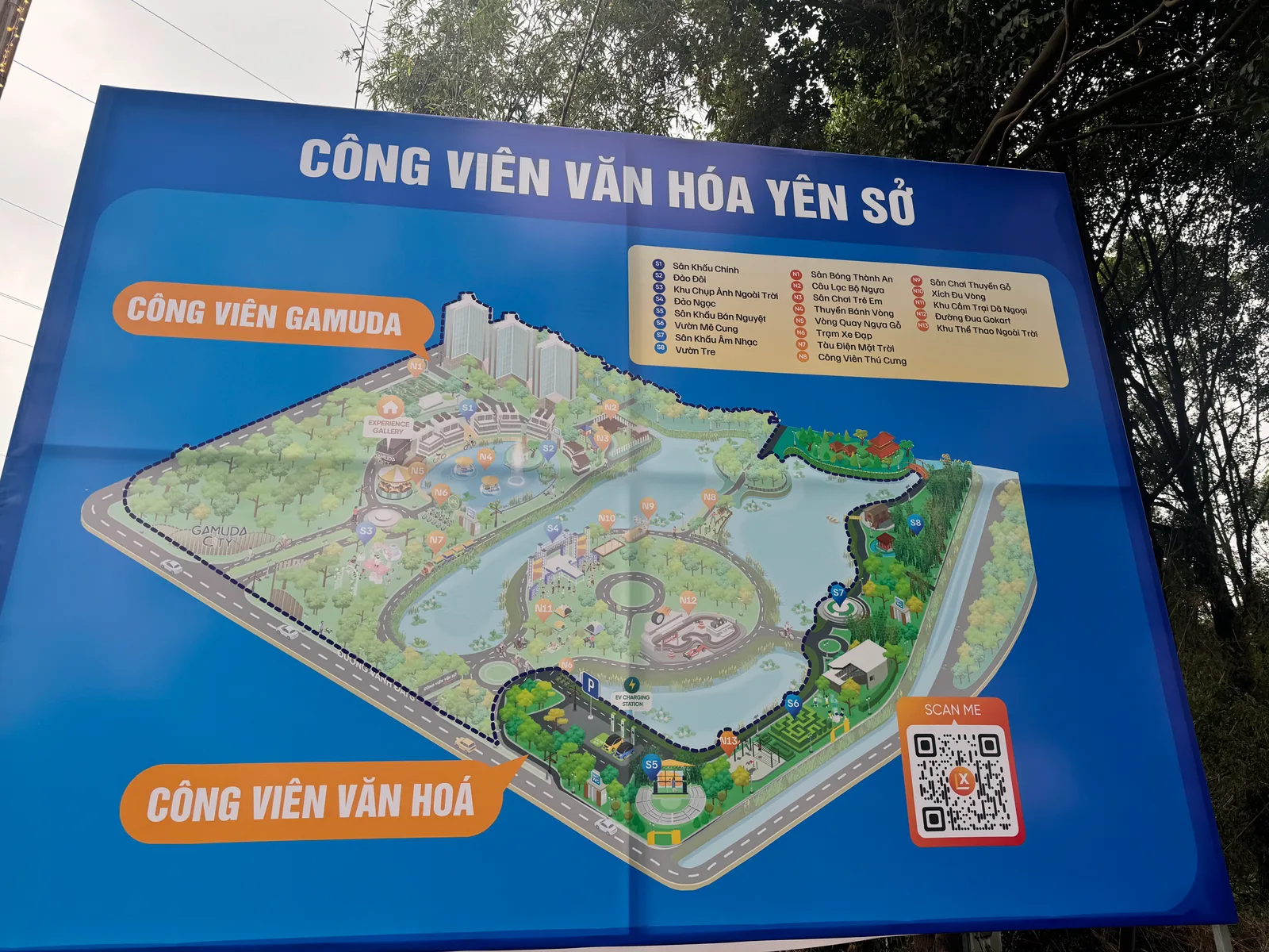 Main view at Yen So Park Hanoi — travel photo