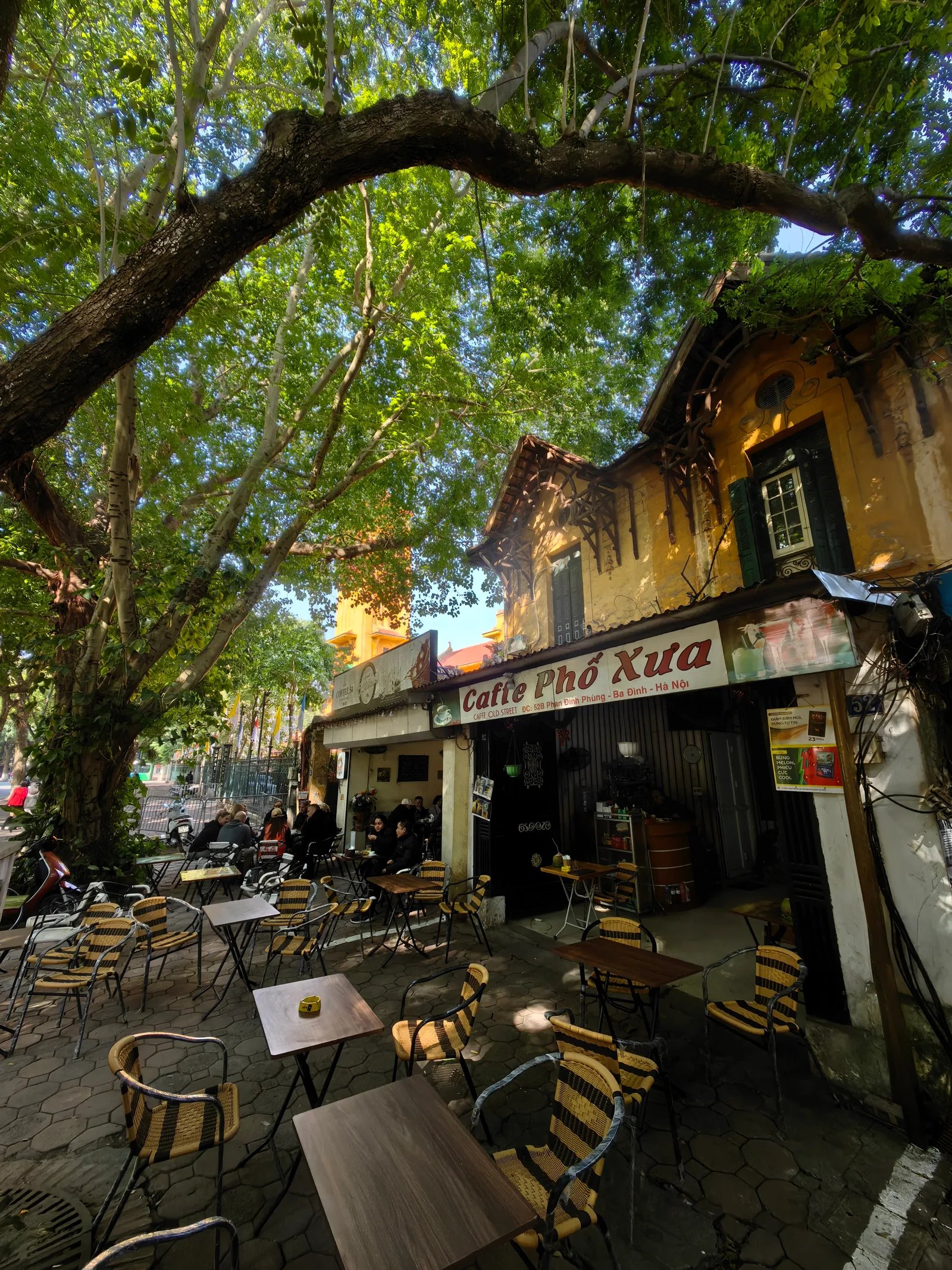 Details at Yen So Park Hanoi — travel photo
