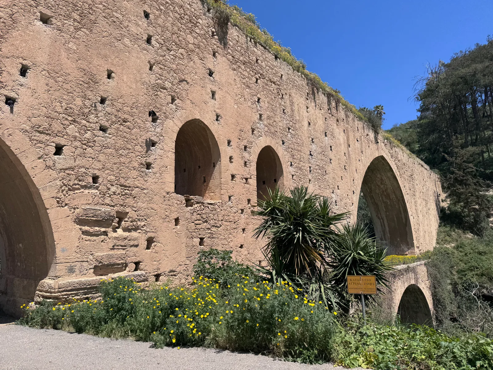 Atmosphere at Aqueduct of Agia Irini Heraklion — travel photo