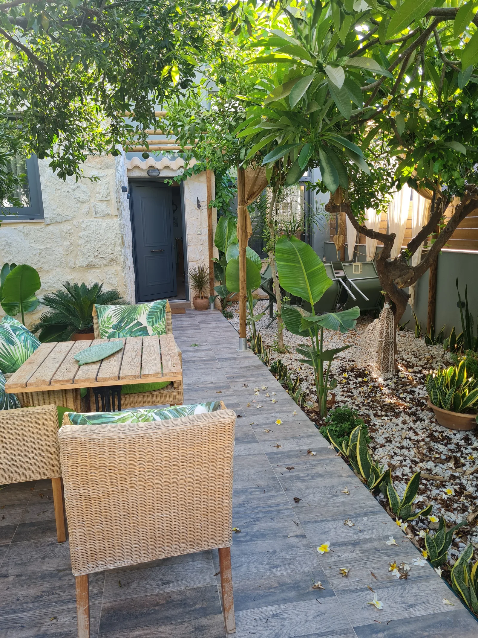 Details at Beautiful house with garden Heraklion — travel photo