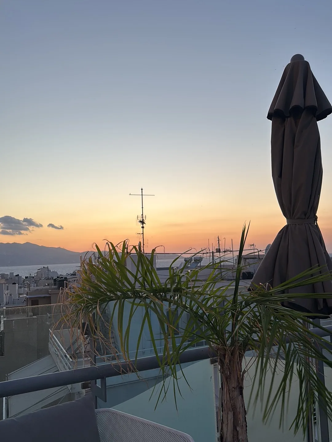 Atmosphere at Capsis 360° Rooftop Bar Heraklion — travel photo
