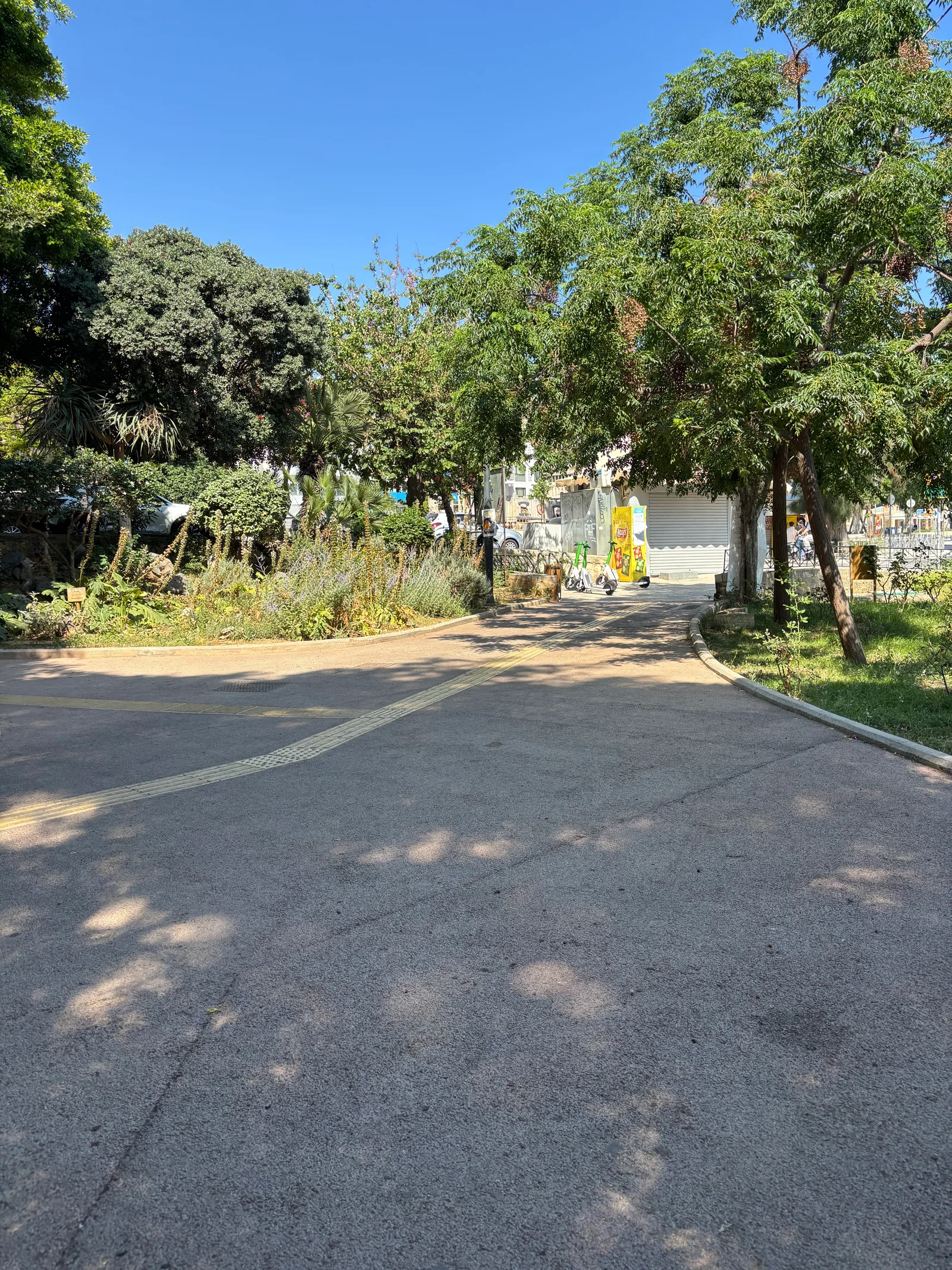 Details at Georgiadis Park Heraklion — travel photo