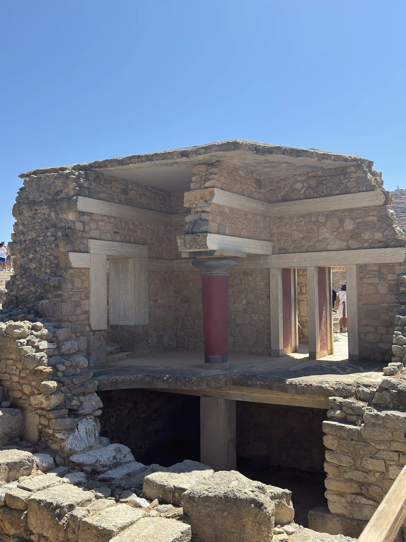 Atmosphere at Knossos Palace Heraklion — travel photo