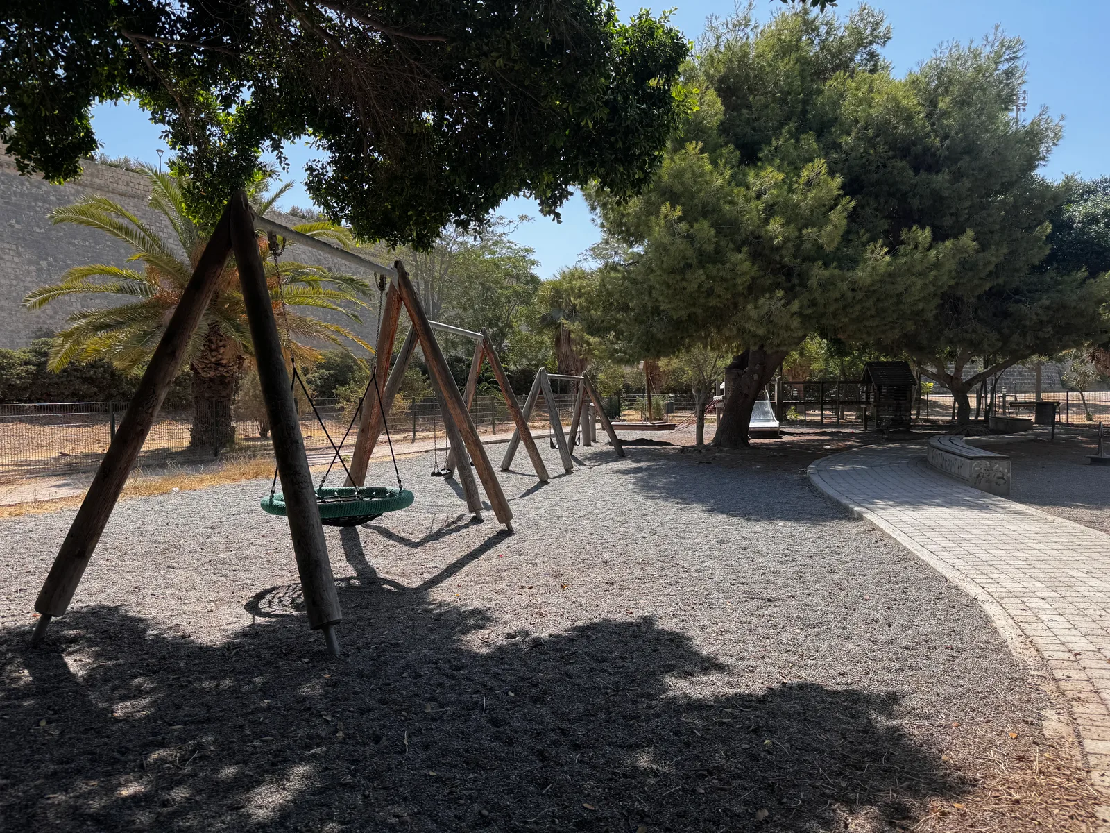 Main view at Kommeno Mpenteni Playground Heraklion — travel photo
