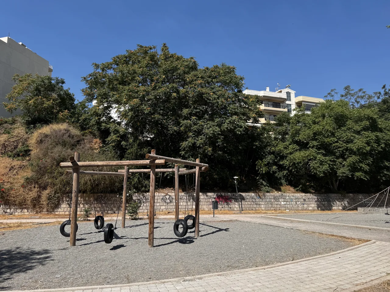 Kommeno Mpenteni Playground — family guide Heraklion