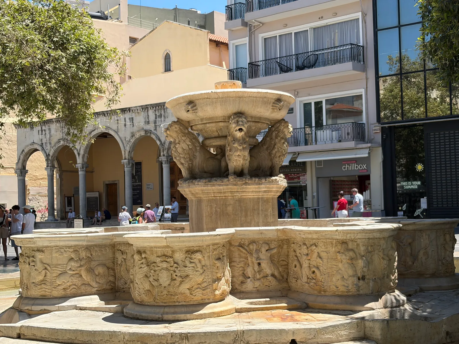 Atmosphere at Morosini Fountain Heraklion — travel photo