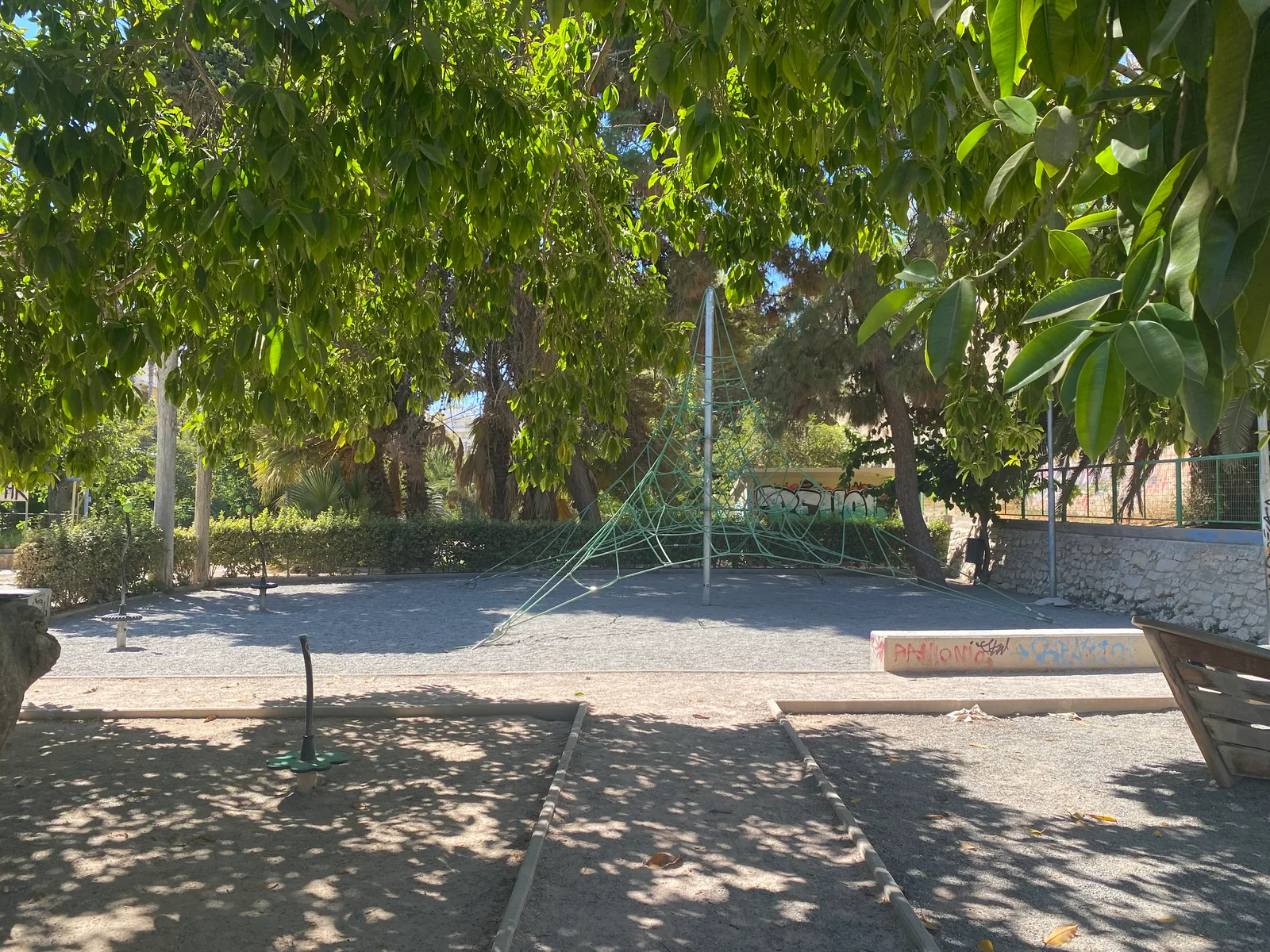 Atmosphere at Park Nikou Kazantzaki and Manou Chatzidaki Heraklion — travel photo