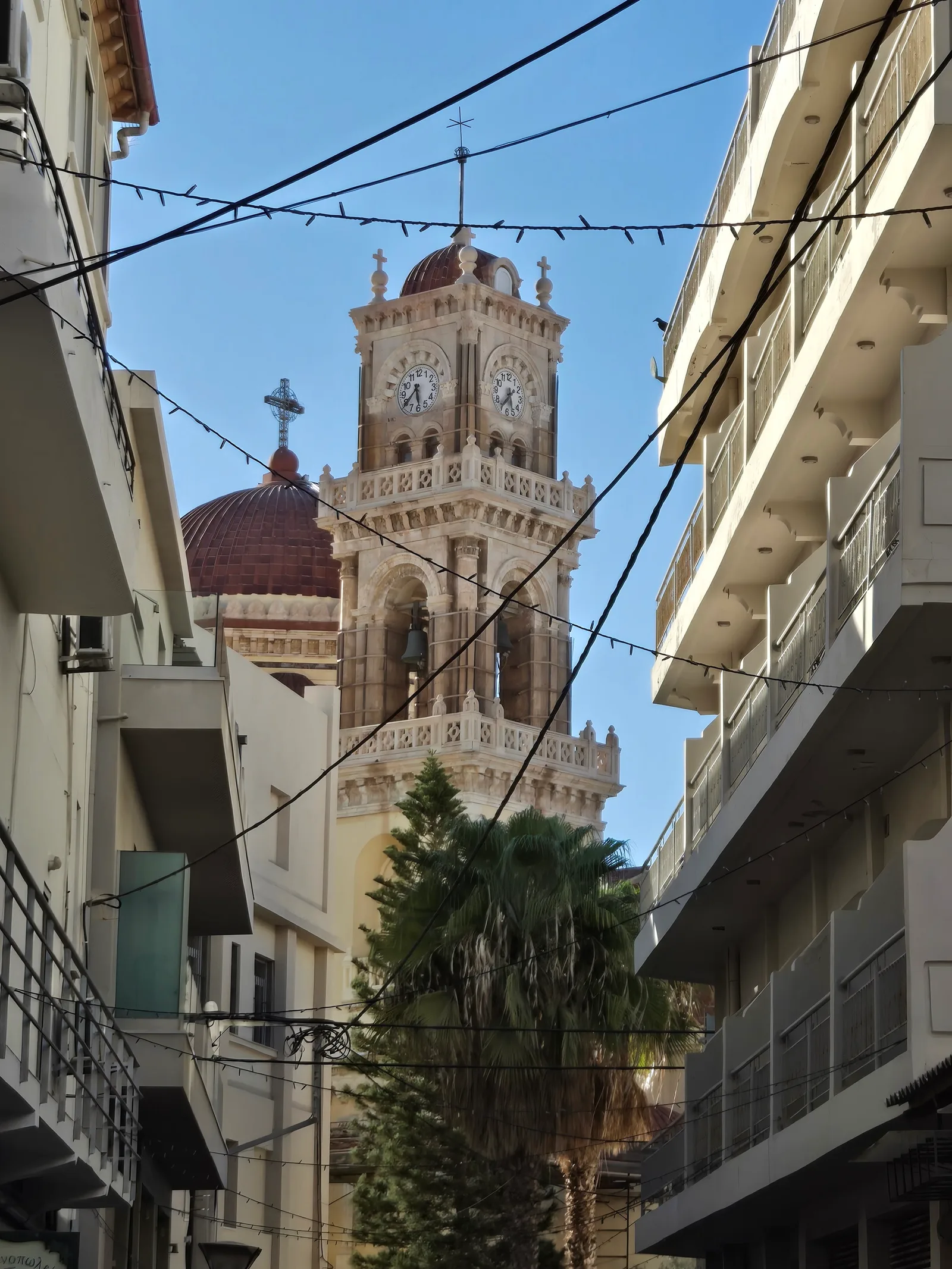 Atmosphere at Saint Minas Holy Cathedral Heraklion — travel photo