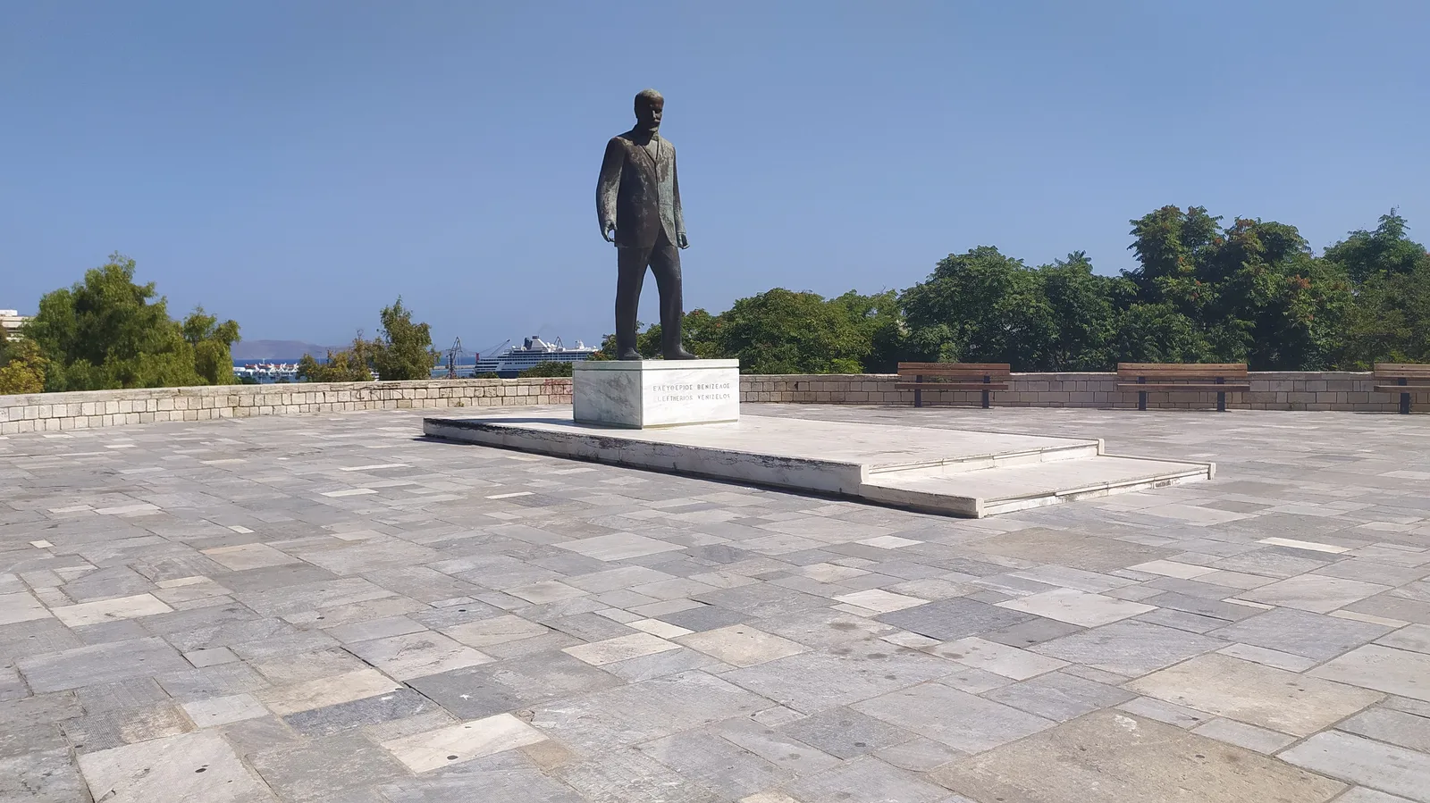 Interior at Statue of Eleftherios Venizelos Heraklion — travel photo