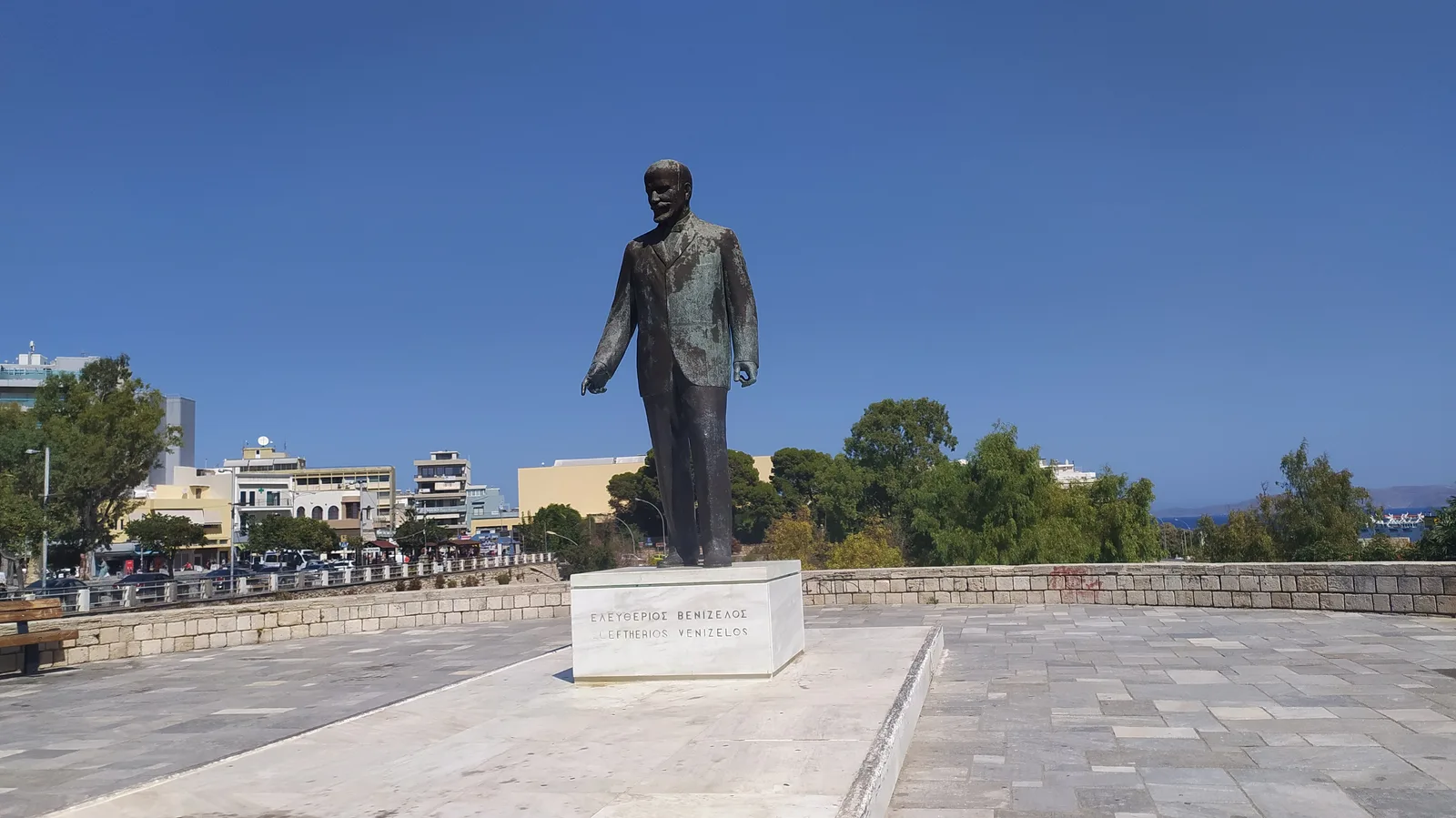 Details at Statue of Eleftherios Venizelos Heraklion — travel photo