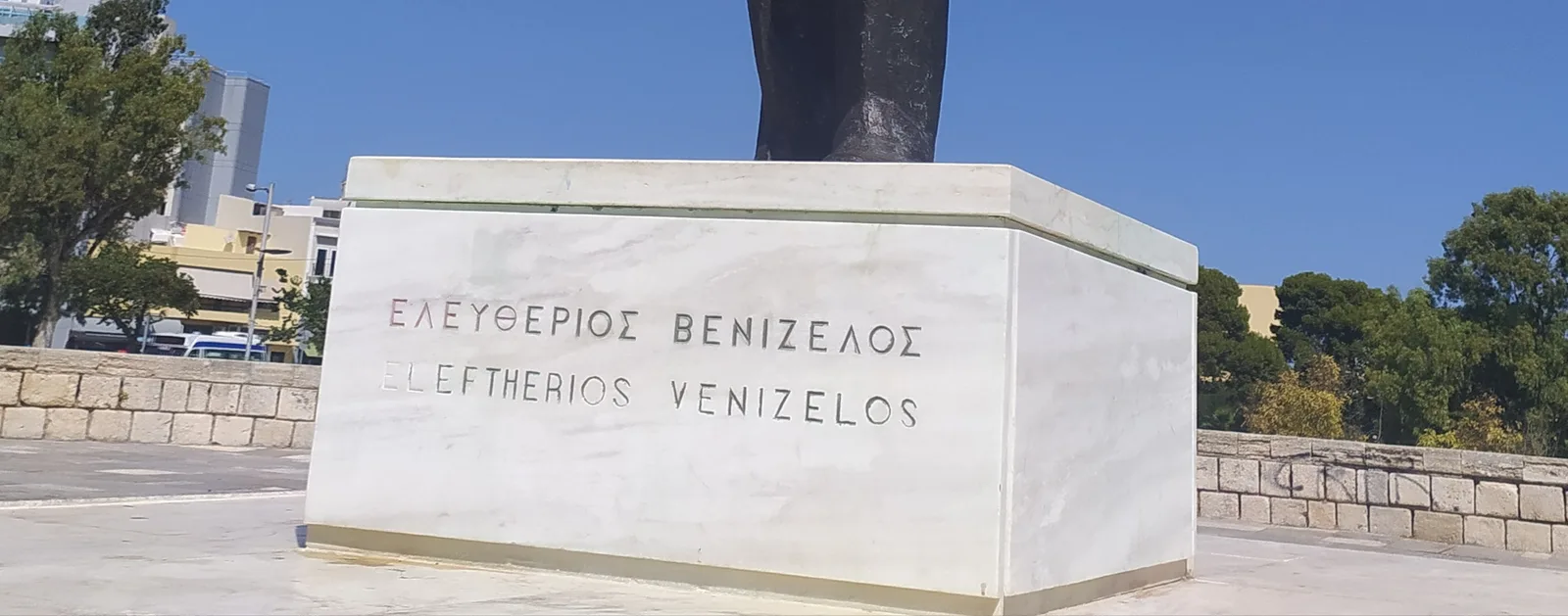 Atmosphere at Statue of Eleftherios Venizelos Heraklion — travel photo