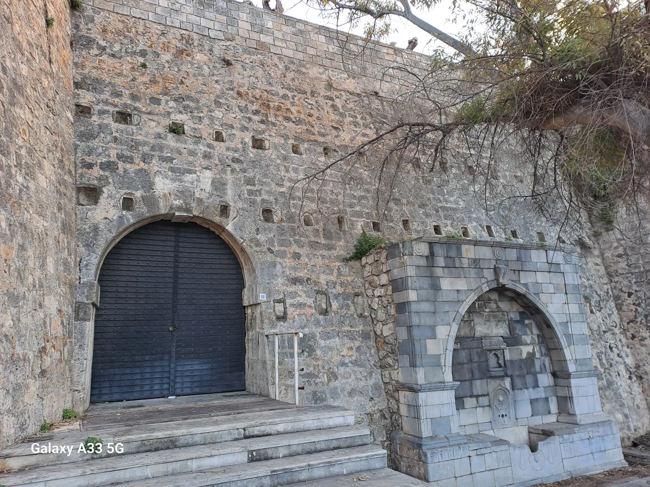 Venetian Gate St. George — budget guide Heraklion