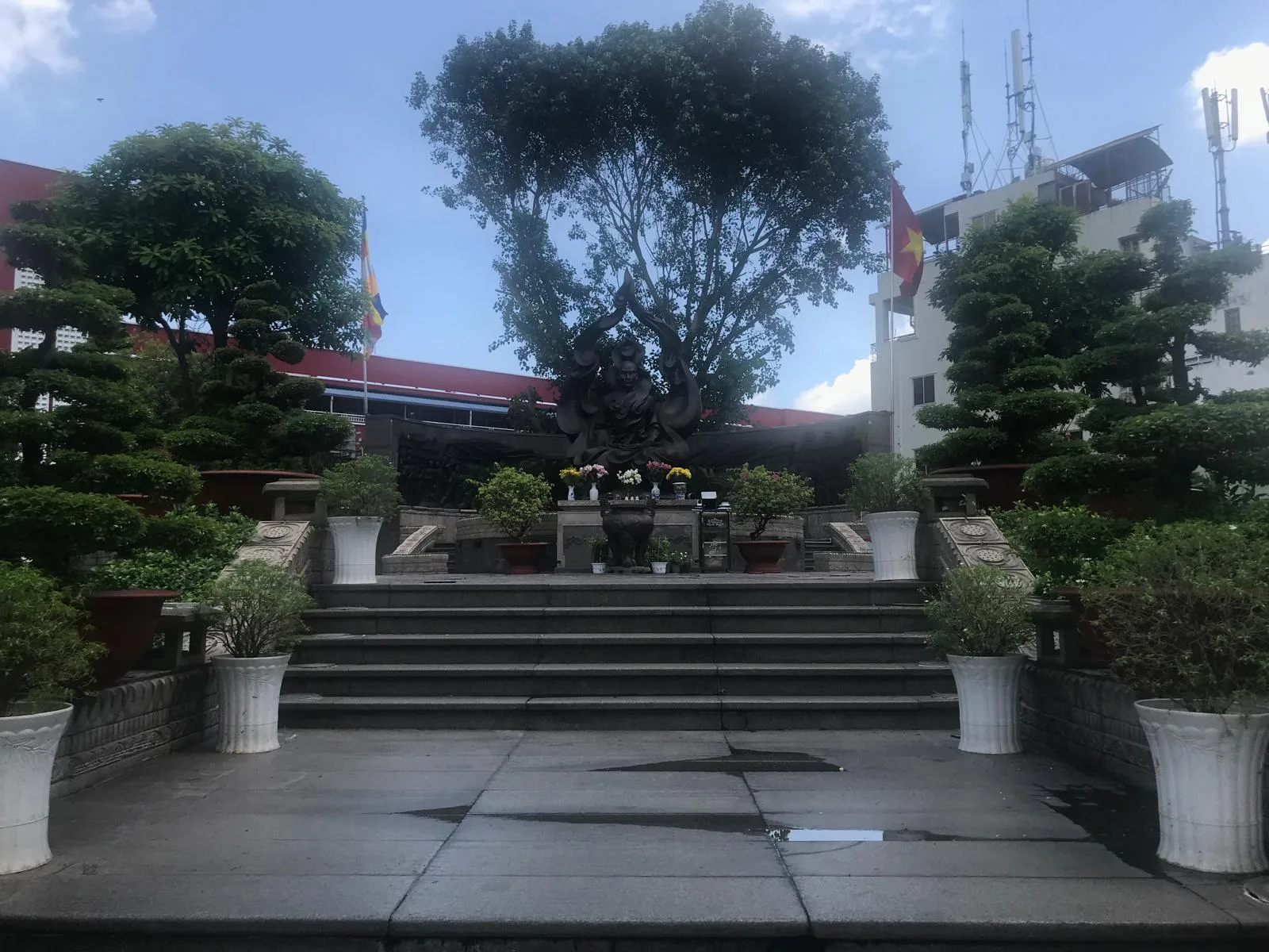 Atmosphere at Đài tưởng niệm Bồ tát Thích Quảng Đức Ho Chi Minh City — travel photo