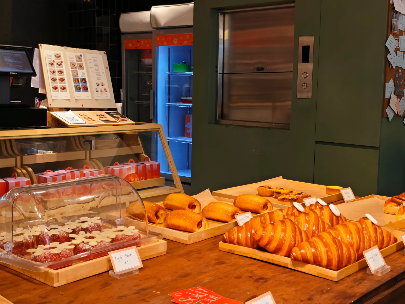 Details at Bakes Bánh Pháp & Cà Phê - Hồ Con Rùa Ho Chi Minh City — travel photo