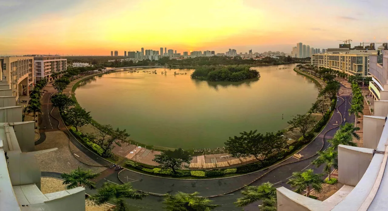 Main view at Crescent Lake Park Ho Chi Minh City — travel photo