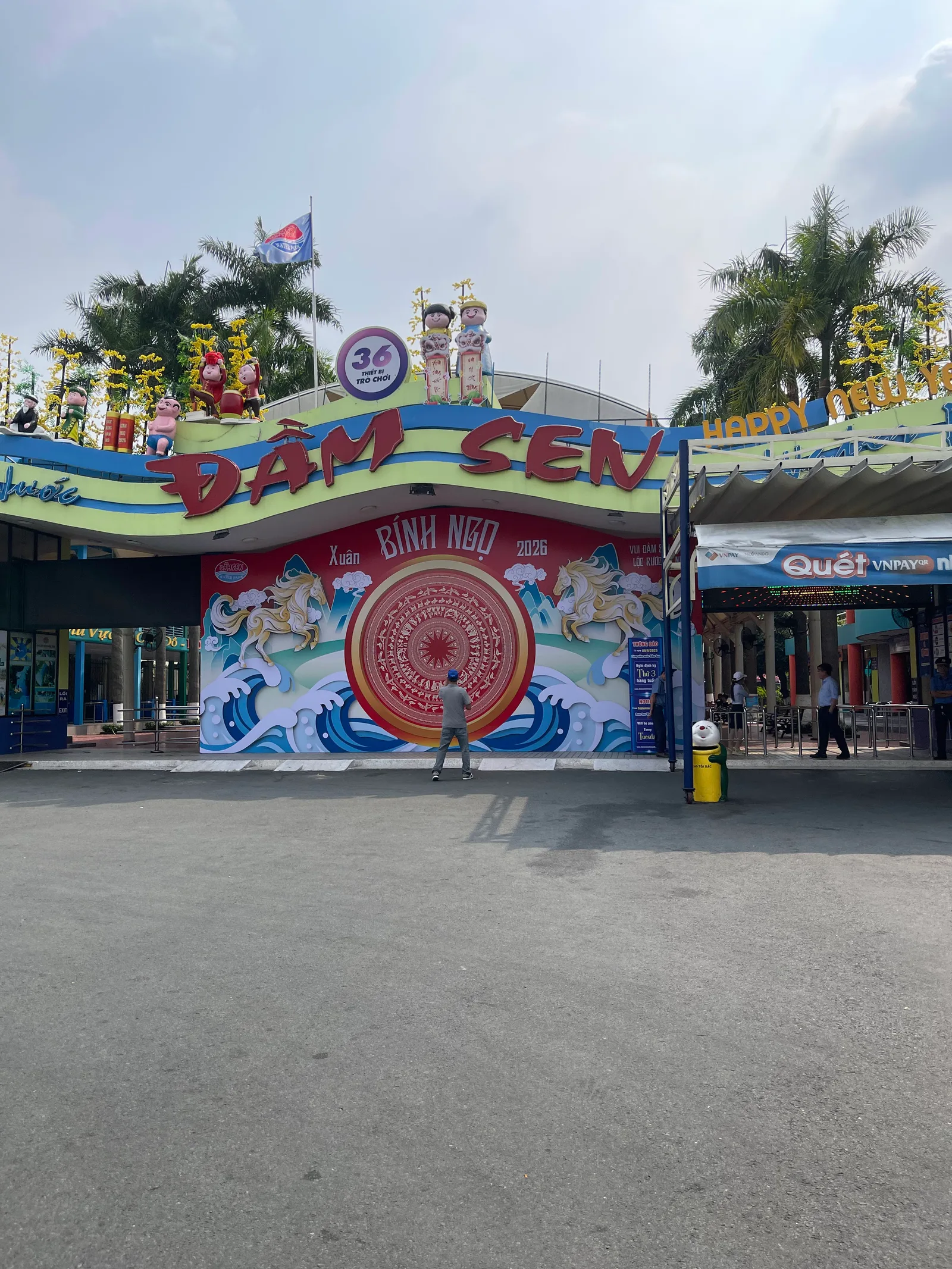 Atmosphere at Dam Sen Water Park Ho Chi Minh City — travel photo