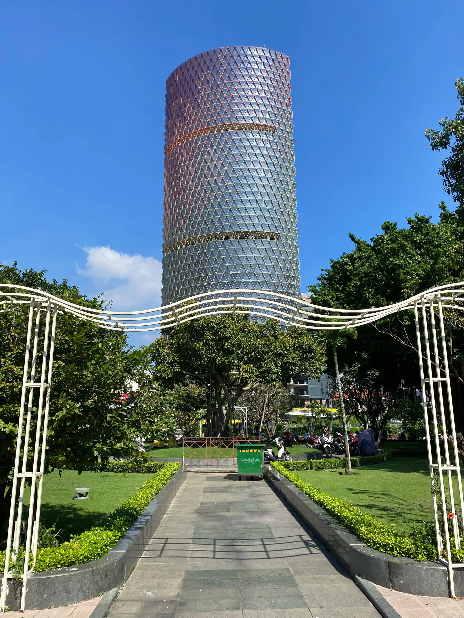 Atmosphere at Dragon House Harbor - Ho Chi Minh Museum Ho Chi Minh City — travel photo