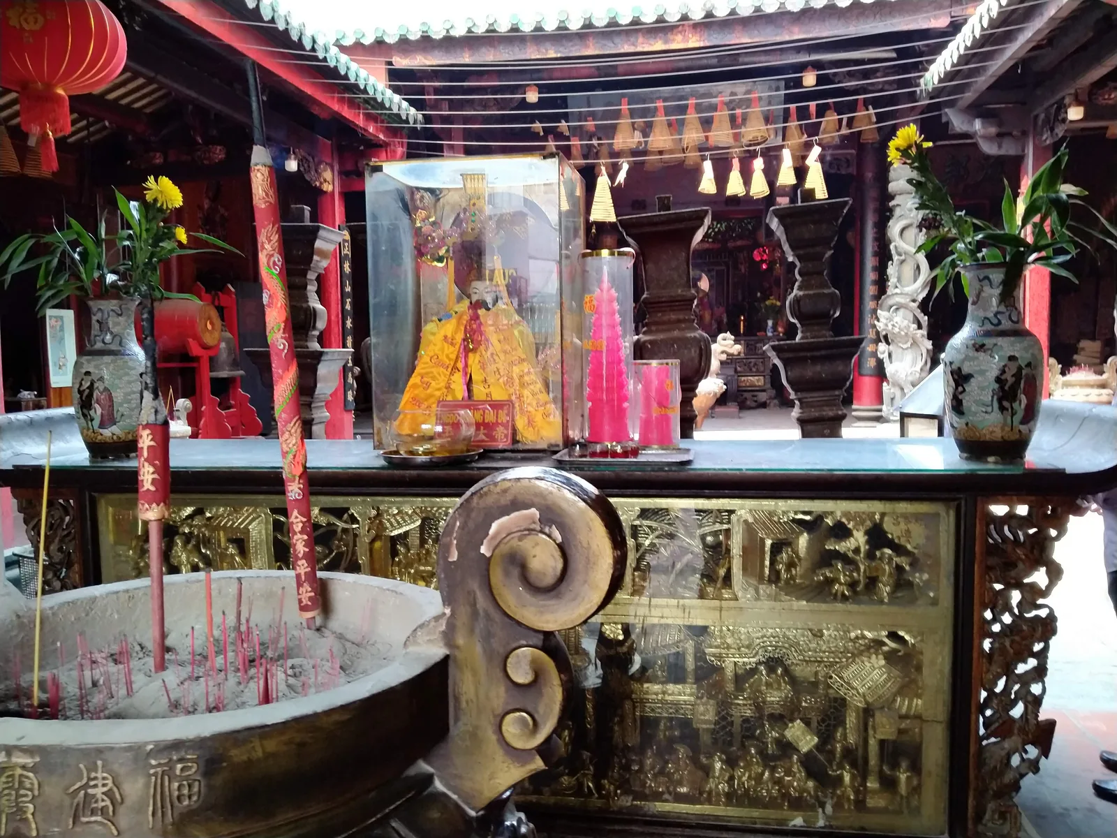 Atmosphere at Ha Chuong Assembly Hall Ho Chi Minh City — travel photo