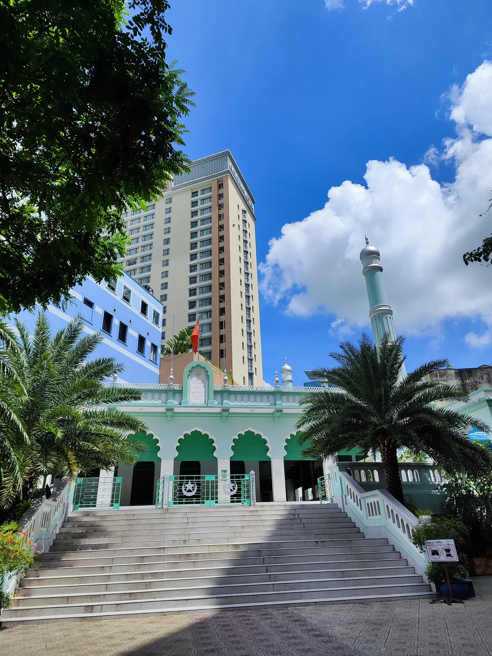 Atmosphere at Jamia Al-Musulman Mosque Ho Chi Minh City — travel photo