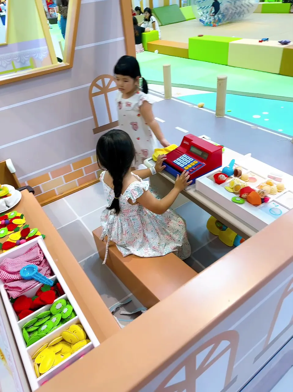 Details at kidzooona & Tiny Mollyfantasy Parc Mall Quận 8 Ho Chi Minh City — travel photo