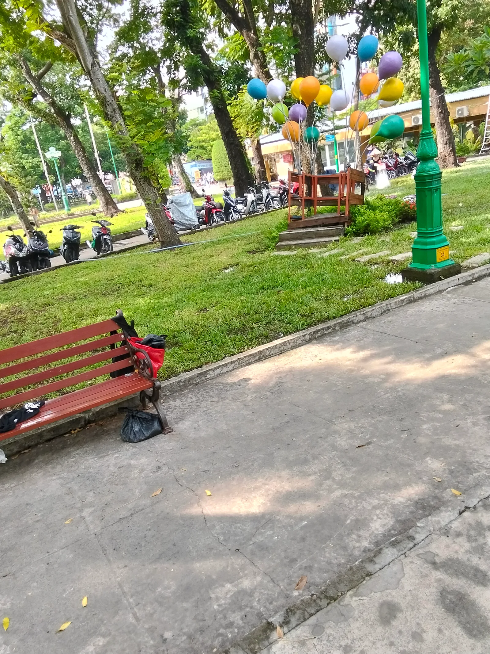 Le Van Tam Park — budget guide Ho Chi Minh City