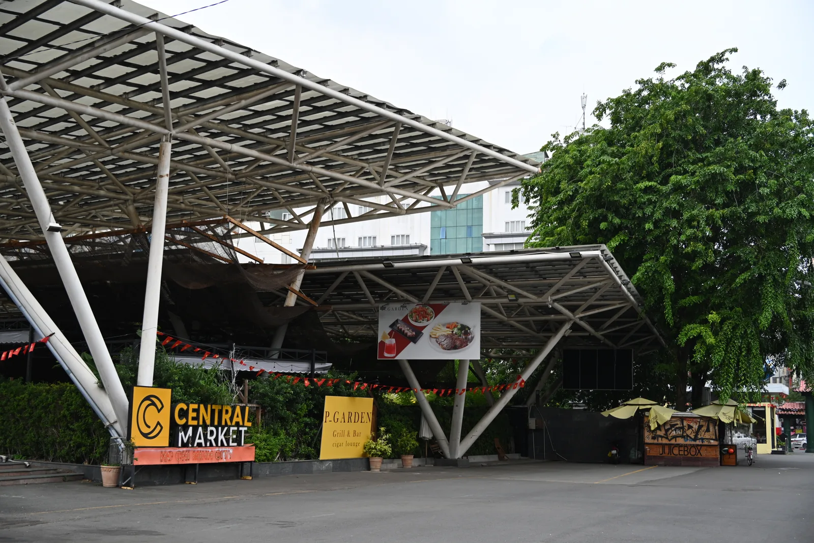 Main view at Saigon Central Park Ho Chi Minh City — travel photo