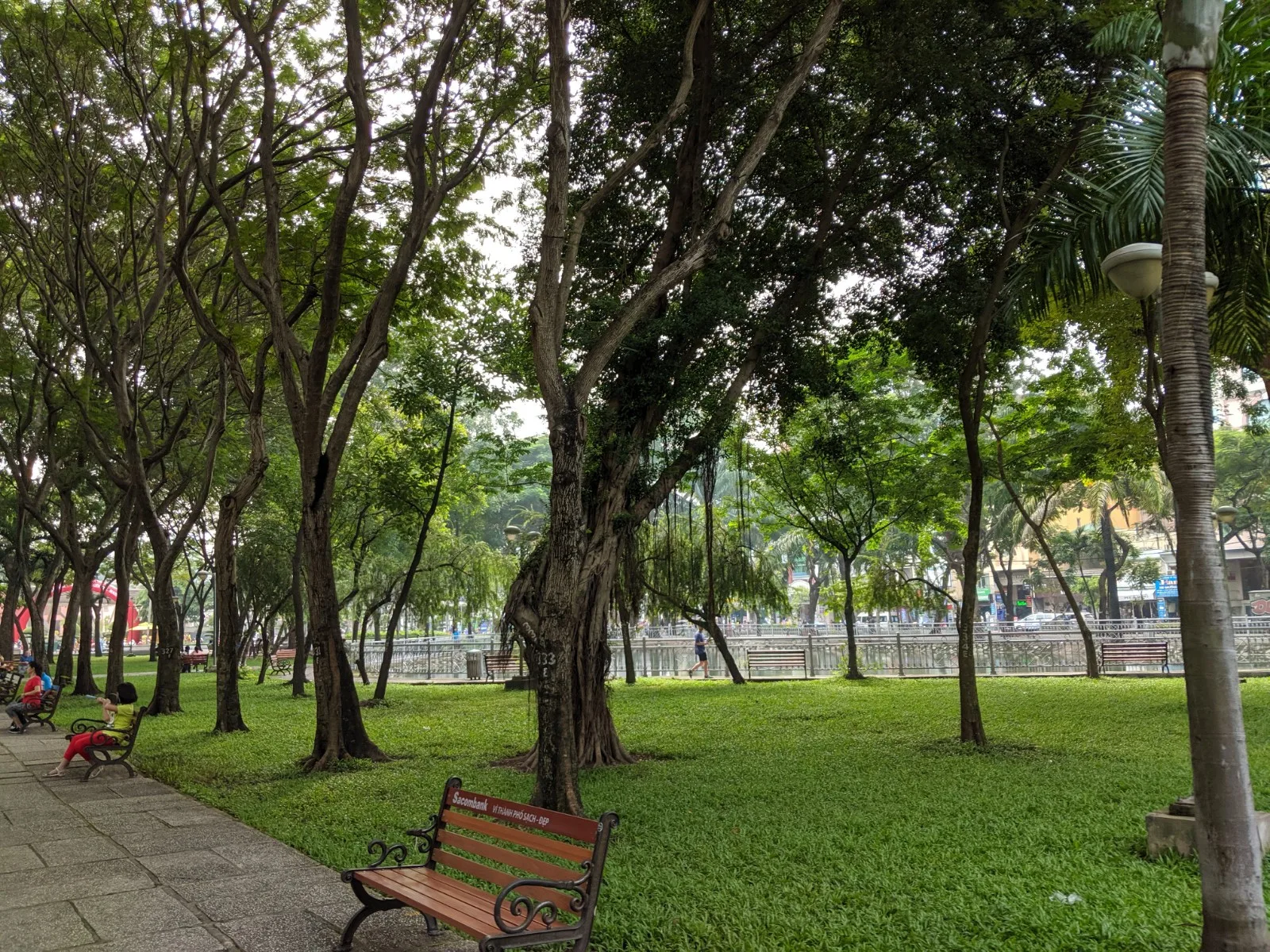 Saigon Central Park — romantic guide Ho Chi Minh City