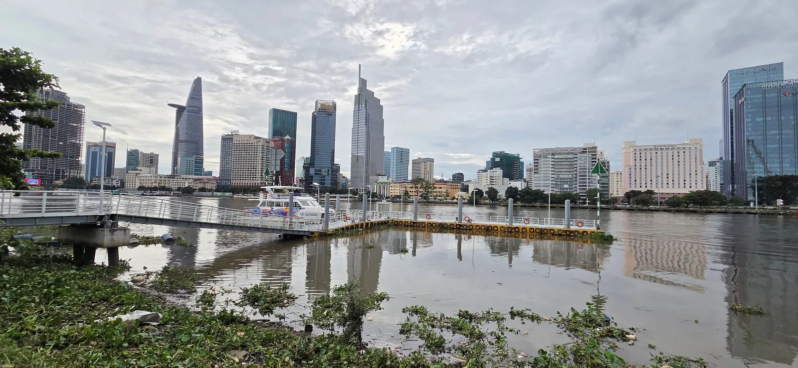 Details at Saigon Riverfront Park Ho Chi Minh City — travel photo