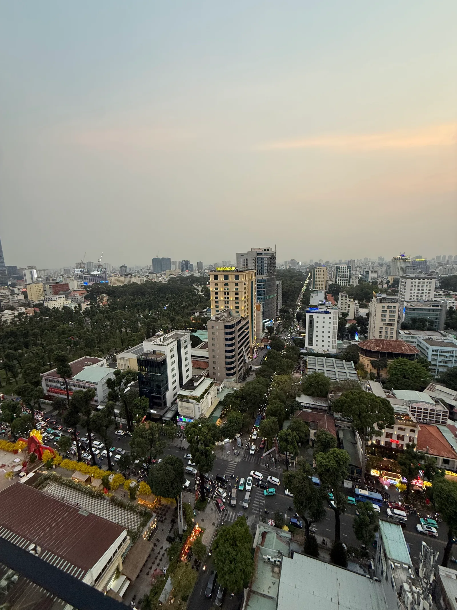Atmosphere at Social Club Rooftop Bar Ho Chi Minh City — travel photo
