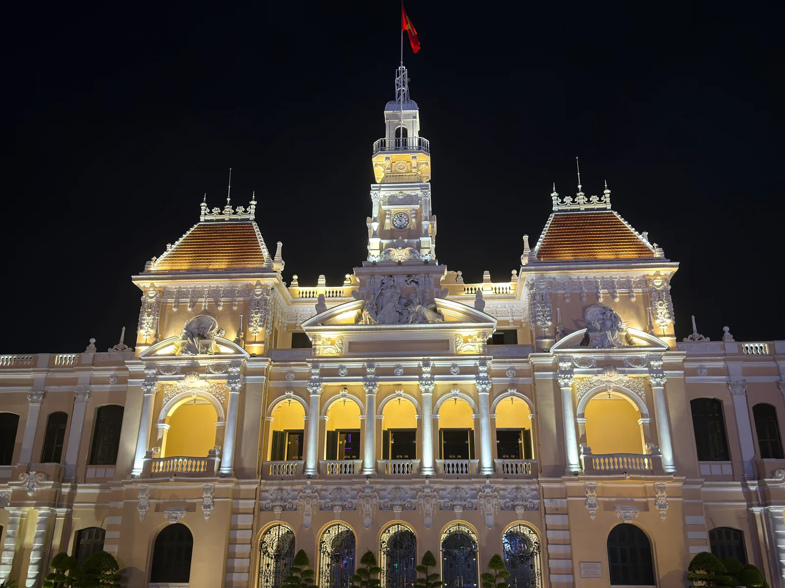 Details at Statue of Ho Chi Minh Ho Chi Minh City — travel photo