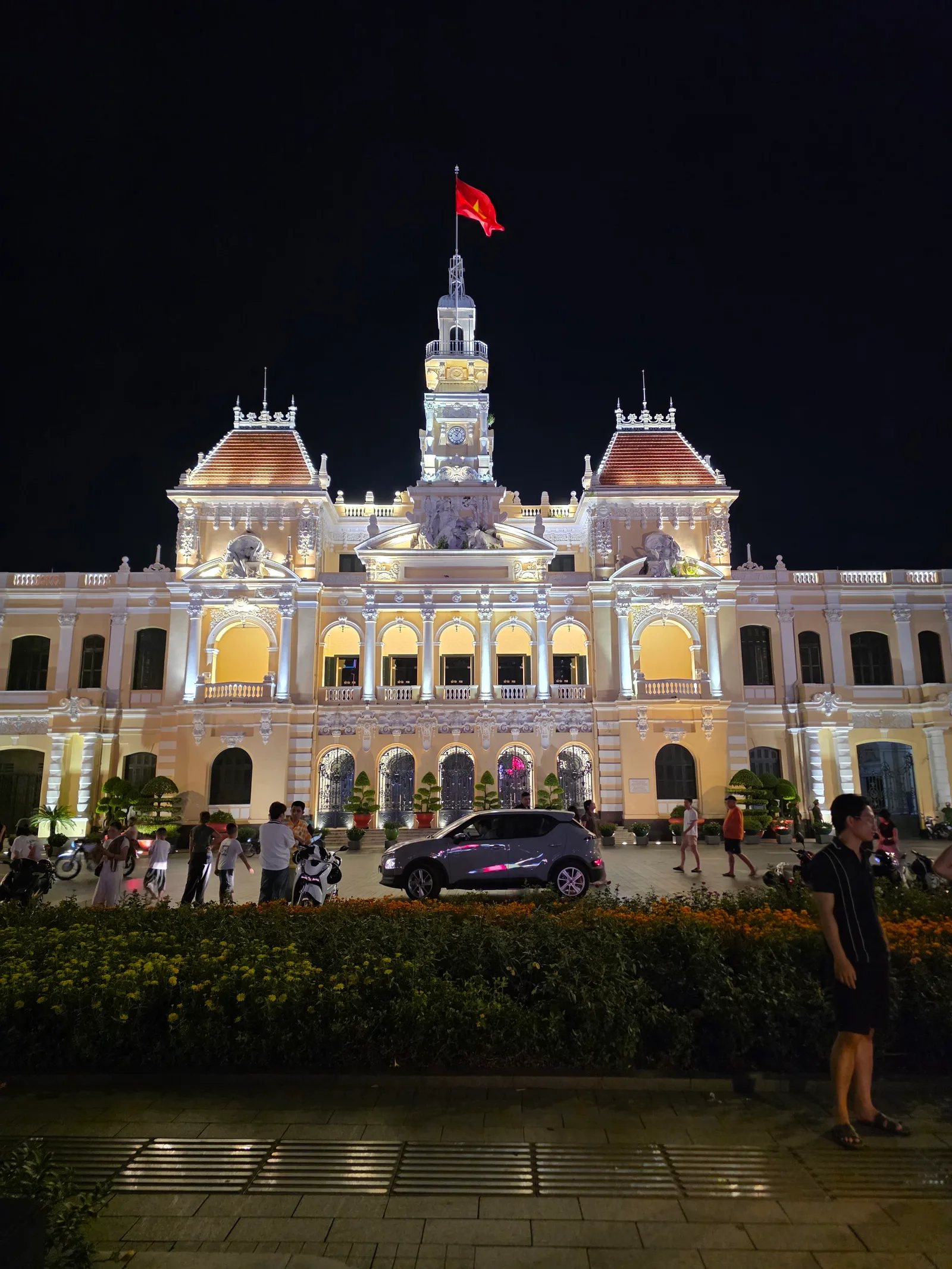 Statue of Ho Chi Minh — budget guide Ho Chi Minh City