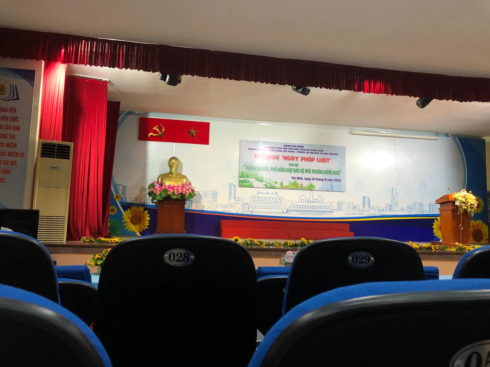 Details at Tân Bình District Cultural House for Labors Ho Chi Minh City — travel photo