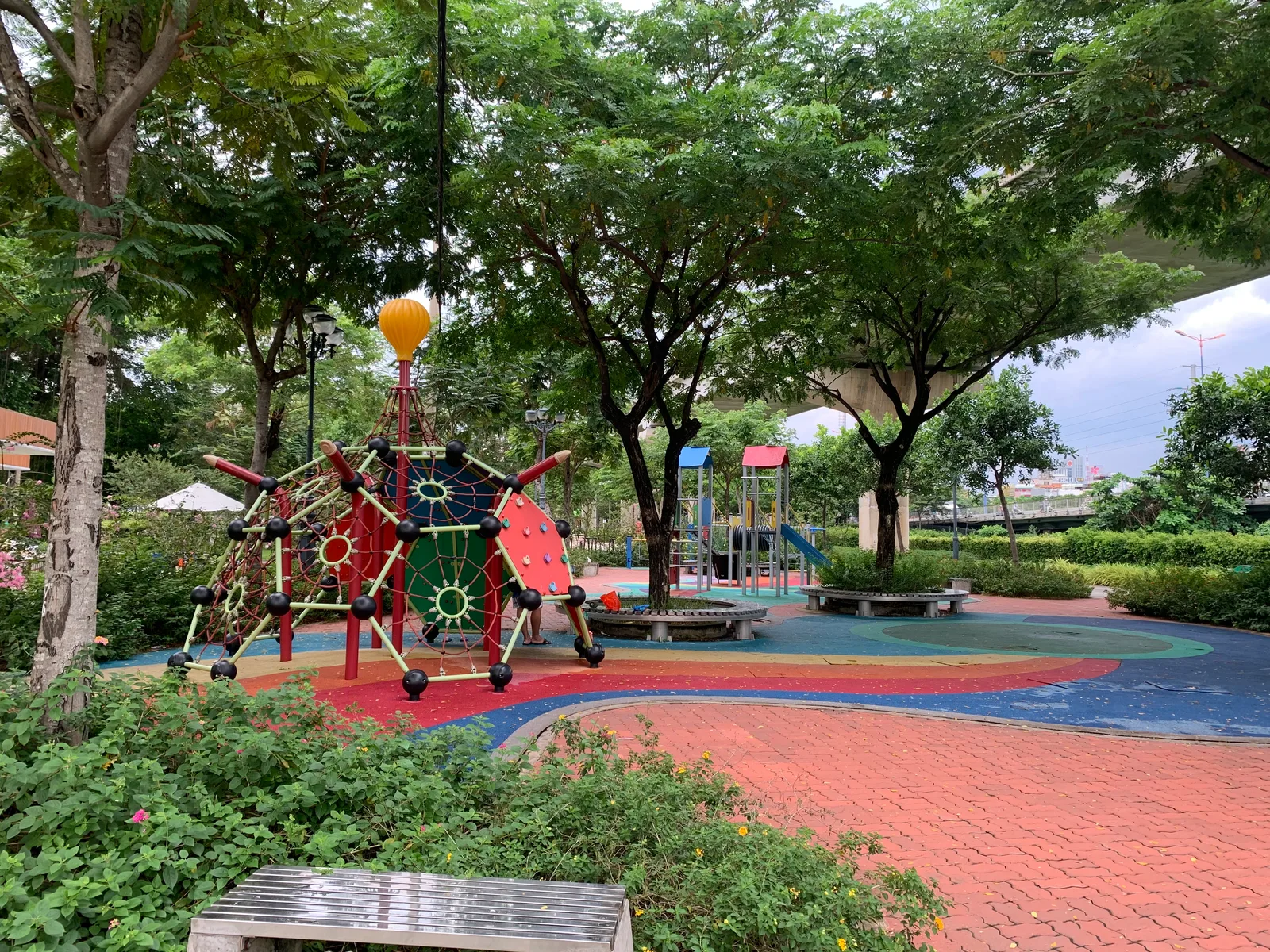 Main view at Thao Dien Park Ho Chi Minh City — travel photo