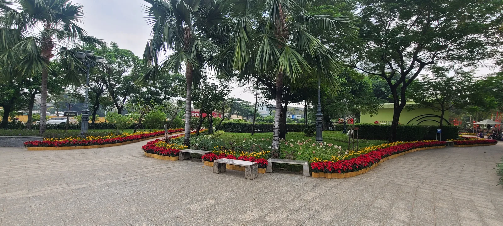 Atmosphere at Thao Dien Park Ho Chi Minh City — travel photo