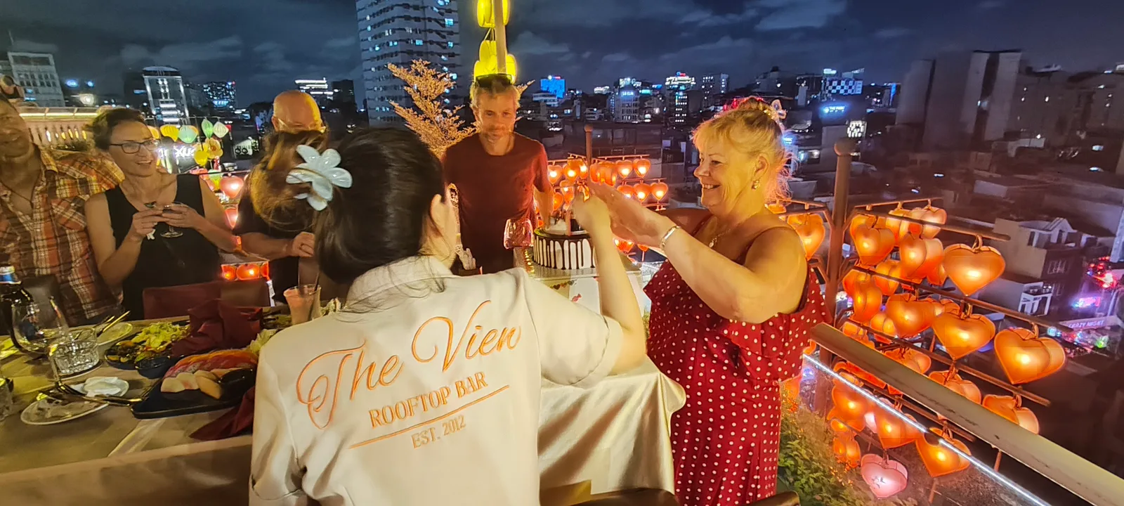 Atmosphere at The View Rooftop Bar Ho Chi Minh City — travel photo